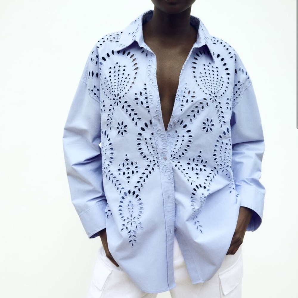 Zara blue eyelet button down shirt in S